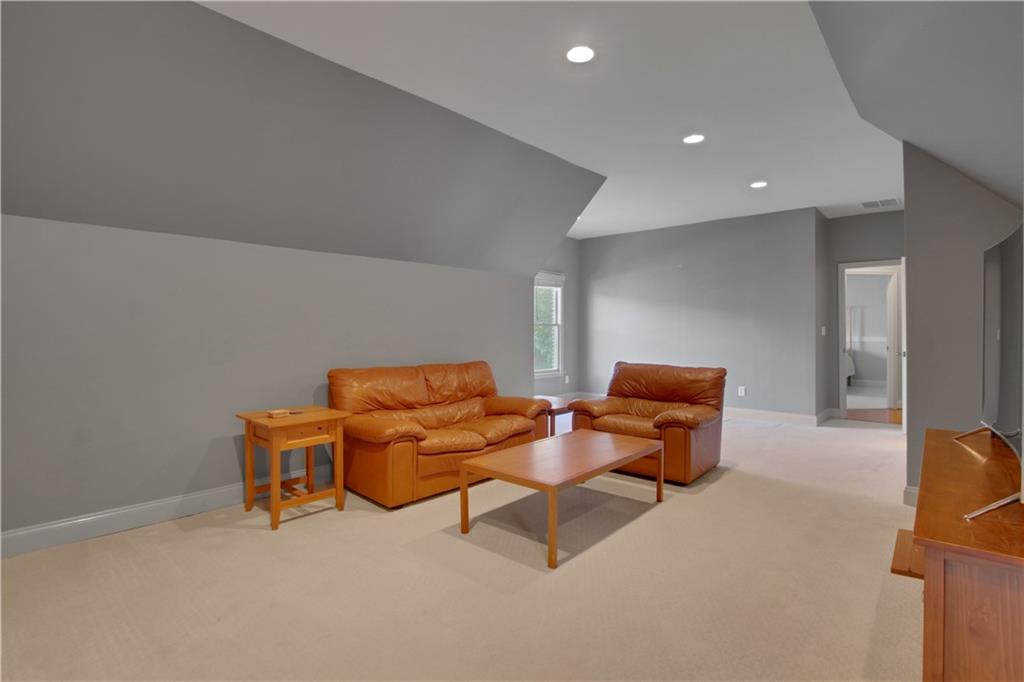 Woodbridge at Hamilton Lake - Residential