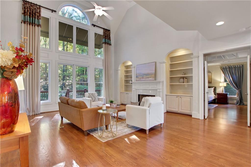 Woodbridge at Hamilton Lake - Residential