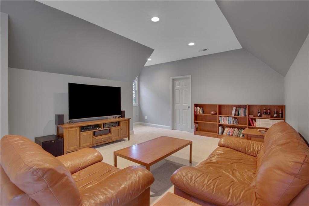 Woodbridge at Hamilton Lake - Residential