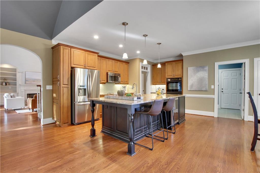 926 Kinghorn Drive NW