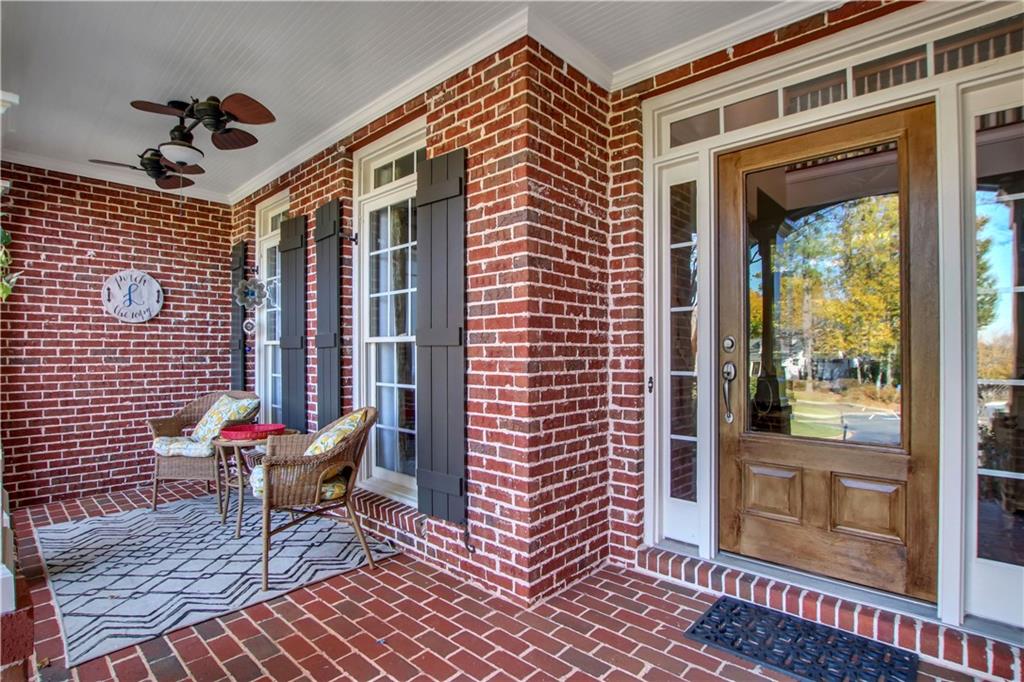 926 Kinghorn Drive NW