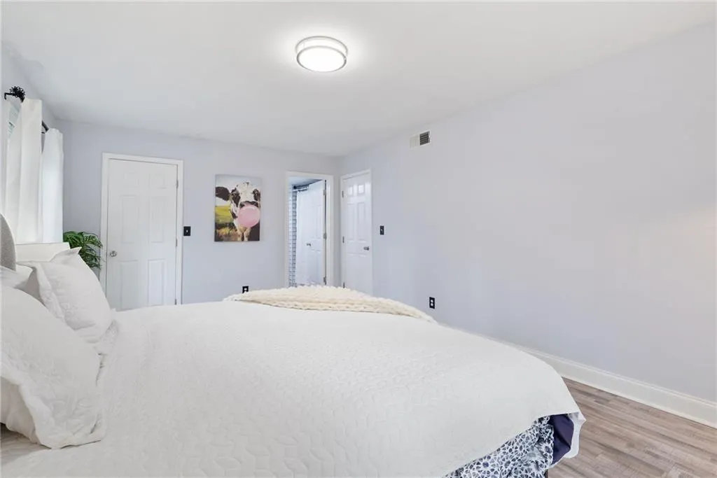 Sandy Springs, Georgia 30328, United States, 3 Bedrooms Bedrooms, ,2 BathroomsBathrooms,Residential,Active,4960