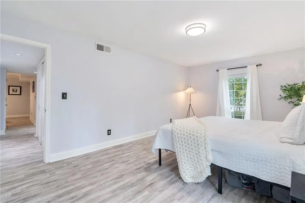 Sandy Springs, Georgia 30328, United States, 3 Bedrooms Bedrooms, ,2 BathroomsBathrooms,Residential,Active,4960