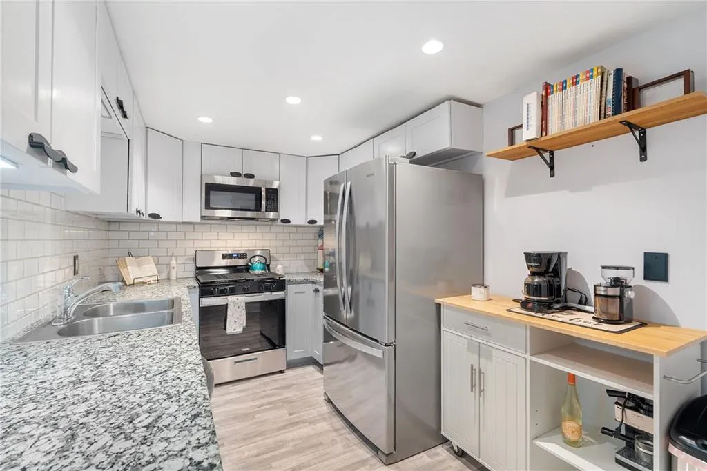 Sandy Springs, Georgia 30328, United States, 3 Bedrooms Bedrooms, ,2 BathroomsBathrooms,Residential,Active,4960