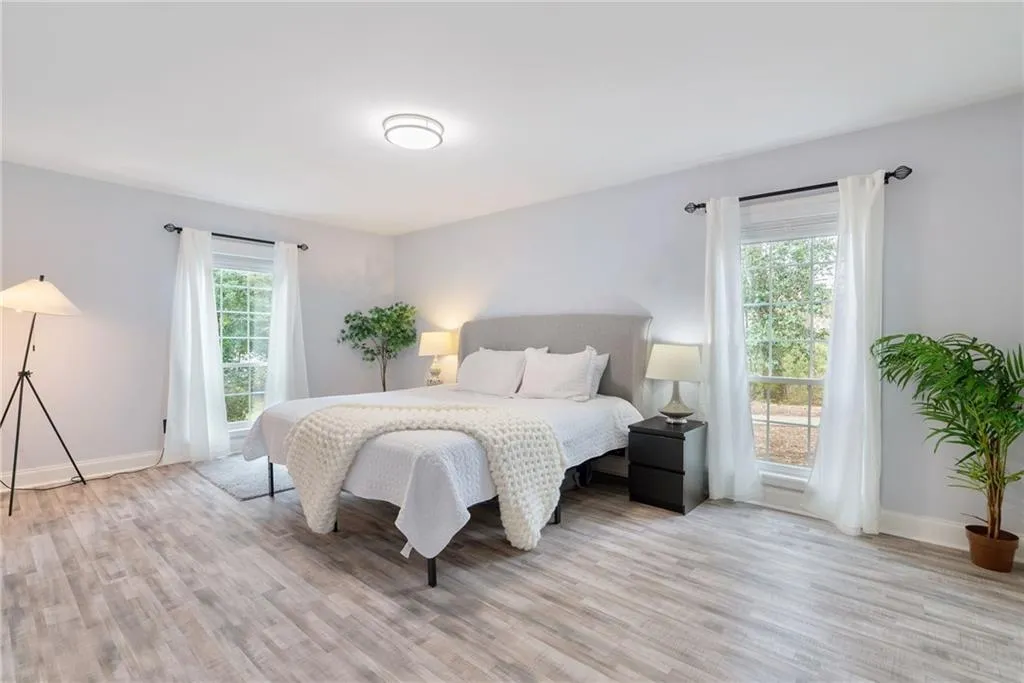 Sandy Springs, Georgia 30328, United States, 3 Bedrooms Bedrooms, ,2 BathroomsBathrooms,Residential,Active,4960