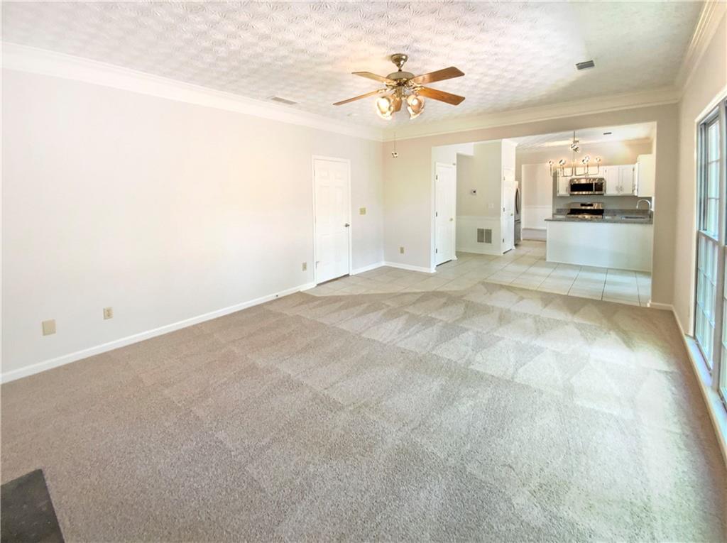 6370 Maid Marion Close