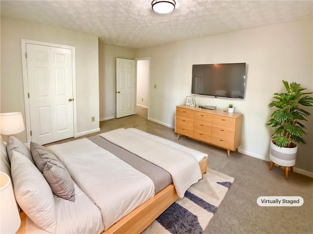 6370 Maid Marion Close
