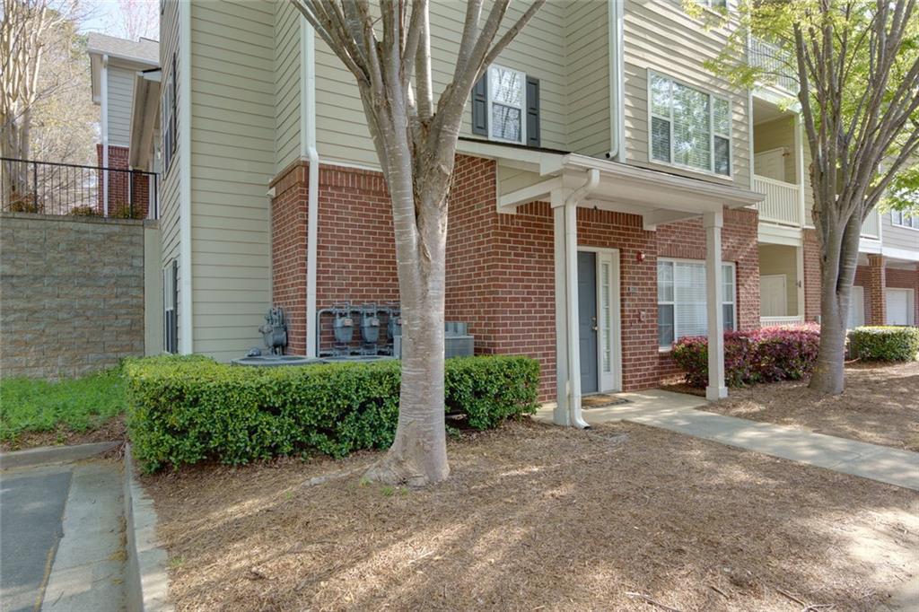 8020 Woodland Lane