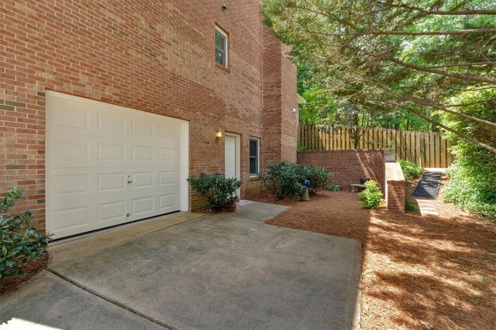 6034 Addington Drive, Acworth, Georgia image 4