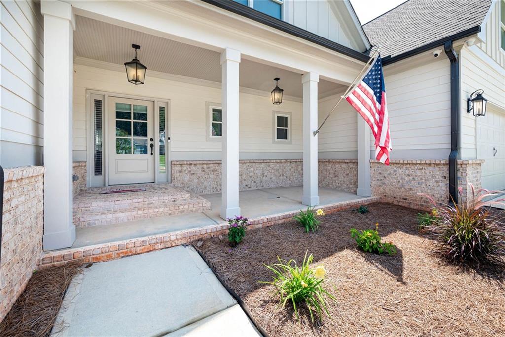 569 White Oak Way