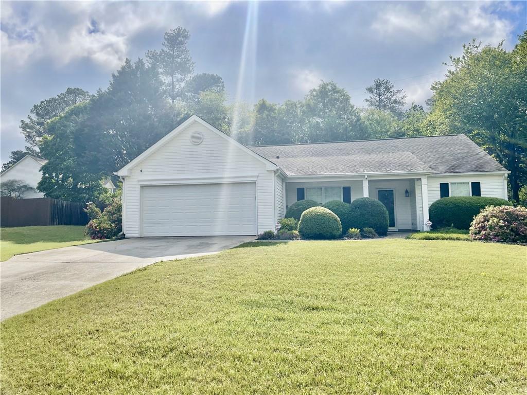 431 Crested View Drive, Loganville, Georgia image 1