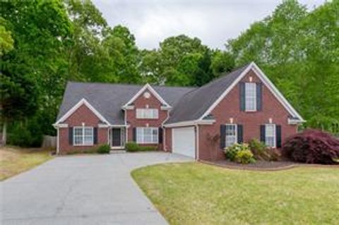 A home in Dacula