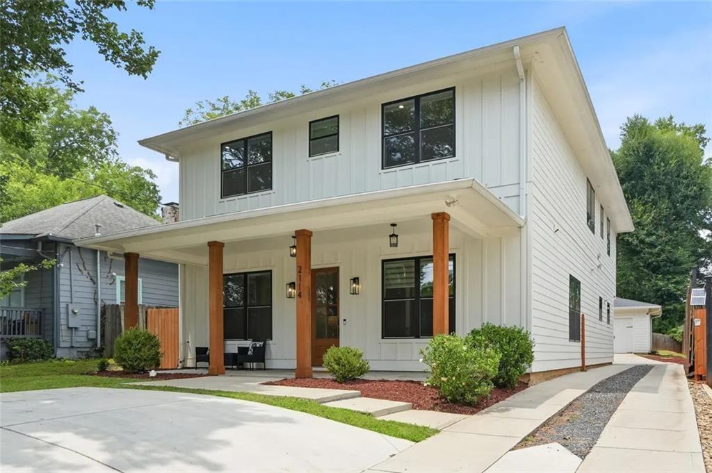 2114 Memorial Drive SE