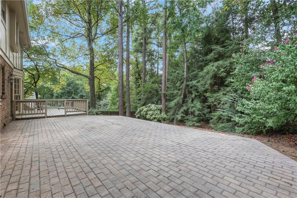 7590 Hunters Woods Drive, Sandy Springs, Georgia image 6