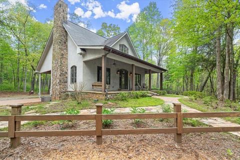 A home in Dawsonville