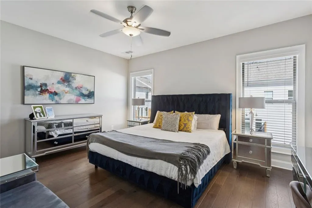 Sandy Springs, Georgia 30342, United States, 2 Bedrooms Bedrooms, ,3 BathroomsBathrooms,Residential,Active,212437