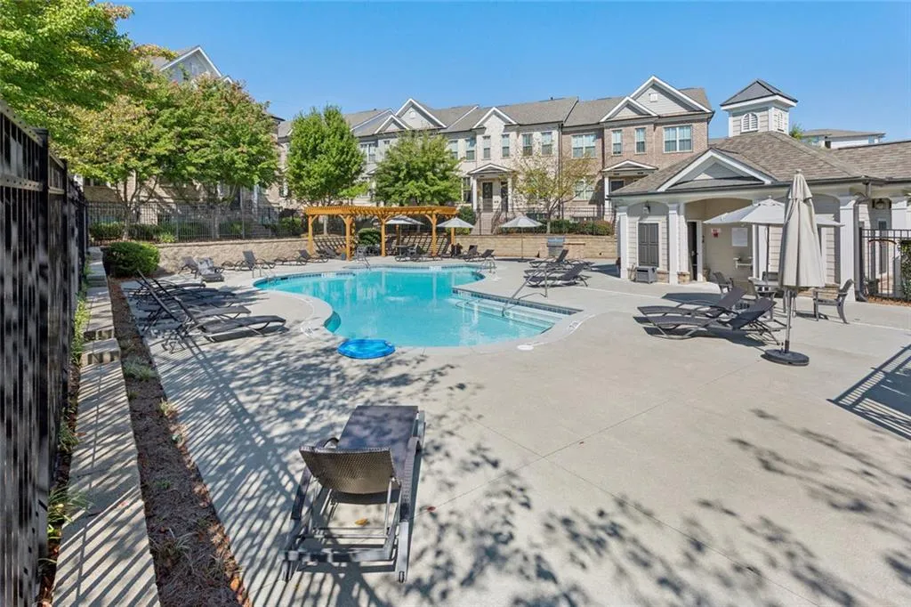 Sandy Springs, Georgia 30342, United States, 2 Bedrooms Bedrooms, ,3 BathroomsBathrooms,Residential,Active,212437