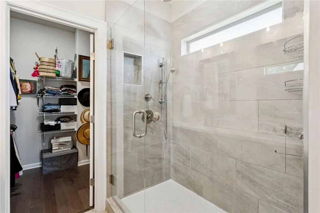 Sandy Springs, Georgia 30342, United States, 2 Bedrooms Bedrooms, ,3 BathroomsBathrooms,Residential,Active,212437