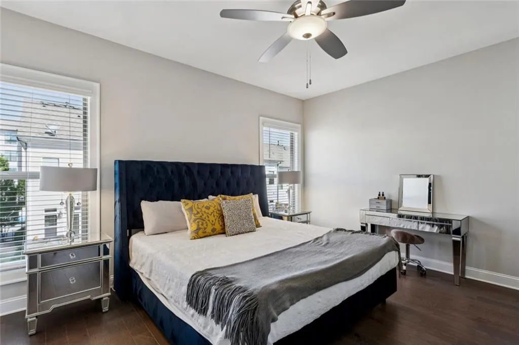 Sandy Springs, Georgia 30342, United States, 2 Bedrooms Bedrooms, ,3 BathroomsBathrooms,Residential,Active,212437