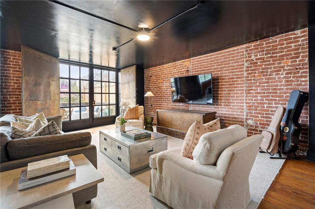 190 Walker Street SW 205