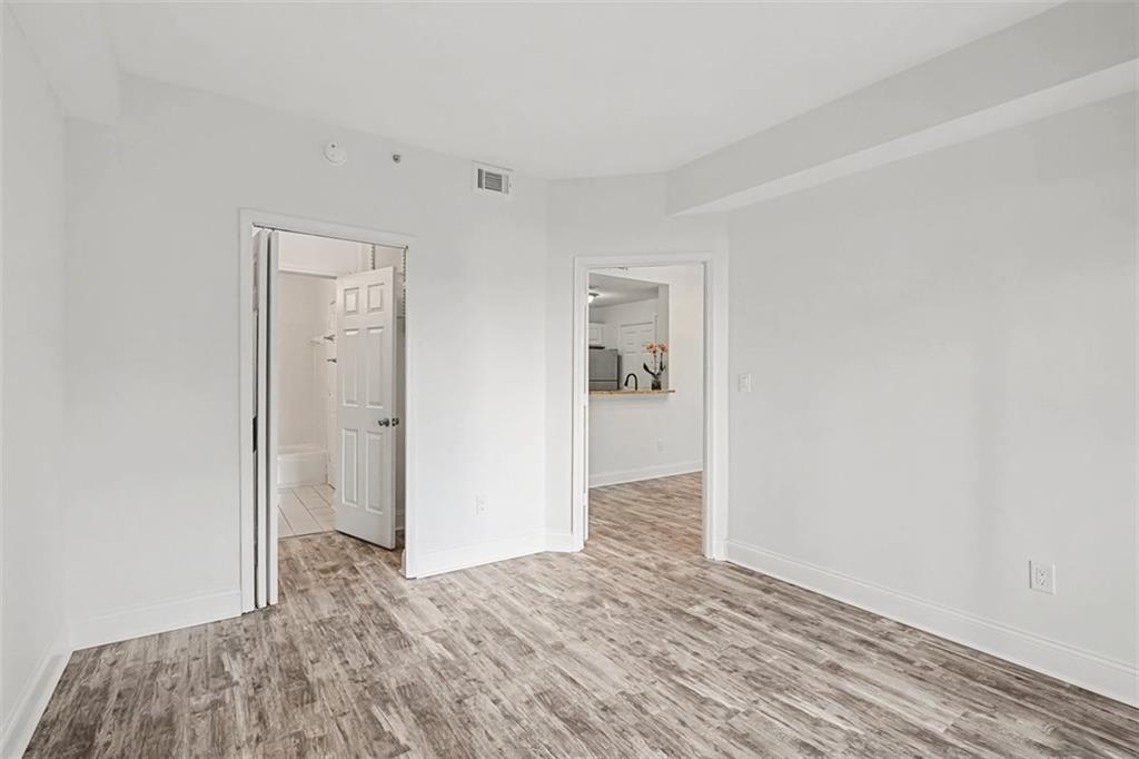 1074 Peachtree Walk NE B322