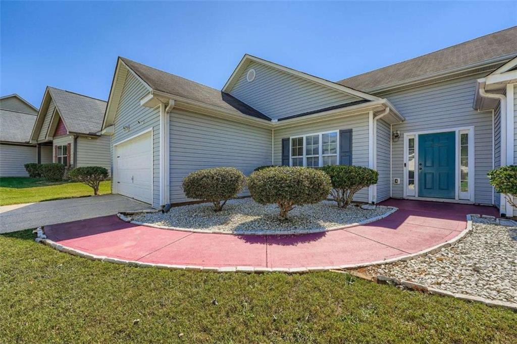 Better Than New 3 Bedroom, 2 Bath Stepless Ranch Home! Vaulted Great Room & Very Open Floorplan. Bedrooms all have great space w/ tall ceilings. Large Master Suite has a Walk in Closet, Large Garden Tub, Separate Shower, Double Sinks, and the Best Feature in the entire house... Relax on your Covered Back patio, Private Fenced in Backyard. Great School District!