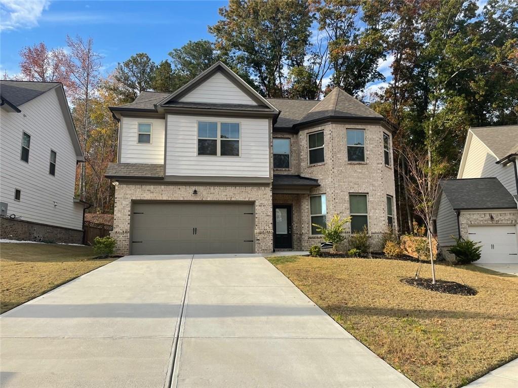 BEAUTIFUL 2-STORY BRICK FRONT WITH GREAT YARD AND LEVEL DRIVEWAY. THE KITCHEN FEATURES AN ISLAND, BREAKFAST BAR, STONE COUNTERTOPS, AND STAINLESS STEEL APPLIANCES, AND OPENS TO THE FAMILY ROOM. LARGE OWNER'S SUITE! BEAUTIFUL OWNER'S BATH WITH SEPARATE VANITIES, GARDEN TUB, AND SHOWER. SPACIOUS SECONDARY BEDROOMS. LOCATED MINUTES FROM I-85! A MUST SEE!