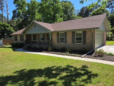 Homes For Sale - 1697 Fremont Drive<br/> Stone Mountain, GA 30087