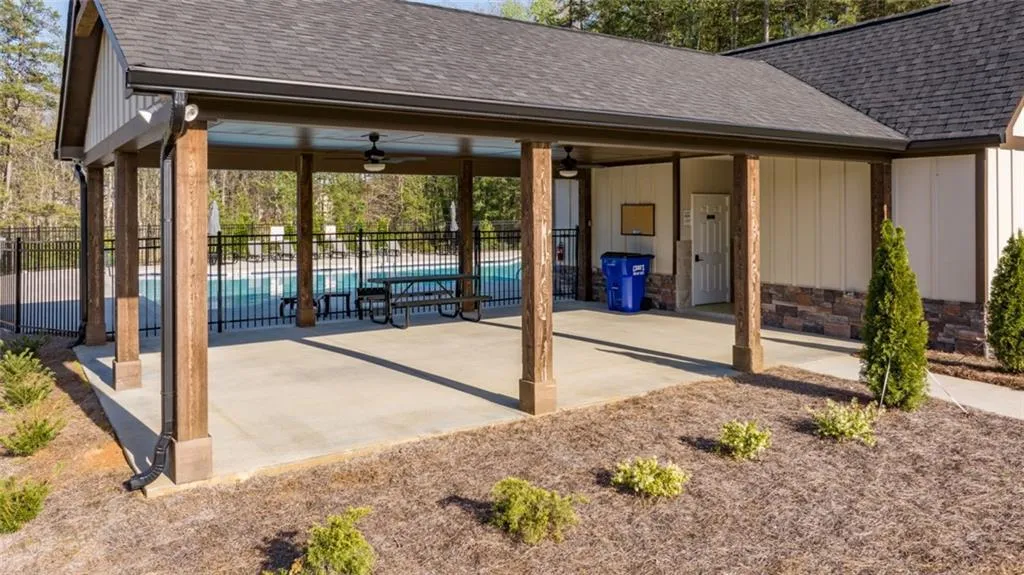 Lula, Georgia 30554, United States, 4 Bedrooms Bedrooms, ,3 BathroomsBathrooms,Residential,Pending,106747