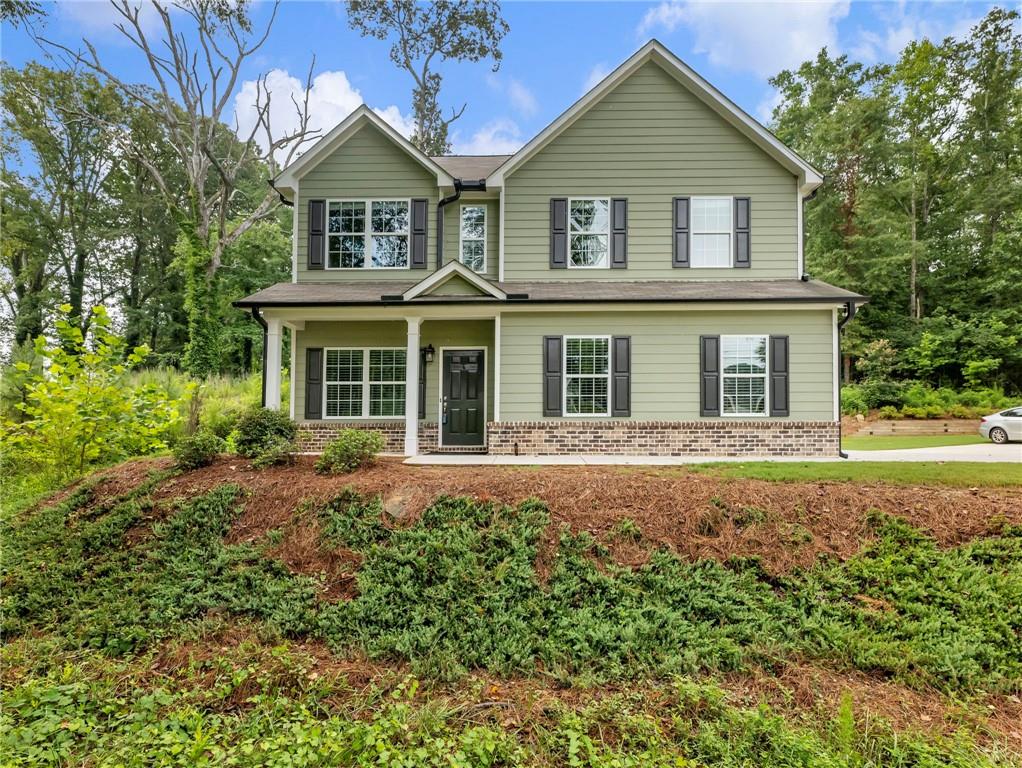 Beautiful, move in ready in the heart of "The City of Braselton." Walking distance to Restaurants, Shops & Entertainment! NO HOA FEES, large private lot. The City just installed wide walk/bike sidewalks for your convenience for easy accessibility to all what the City of Braselton has to offer! Open floorplan with 4 bedrooms, 2.5 baths, bonus room, 2 car garage, front porch & back patio. Refrigerator, Washer/Dryer & Window Blinds are included with this home to make "MOVING IN" a breeze!