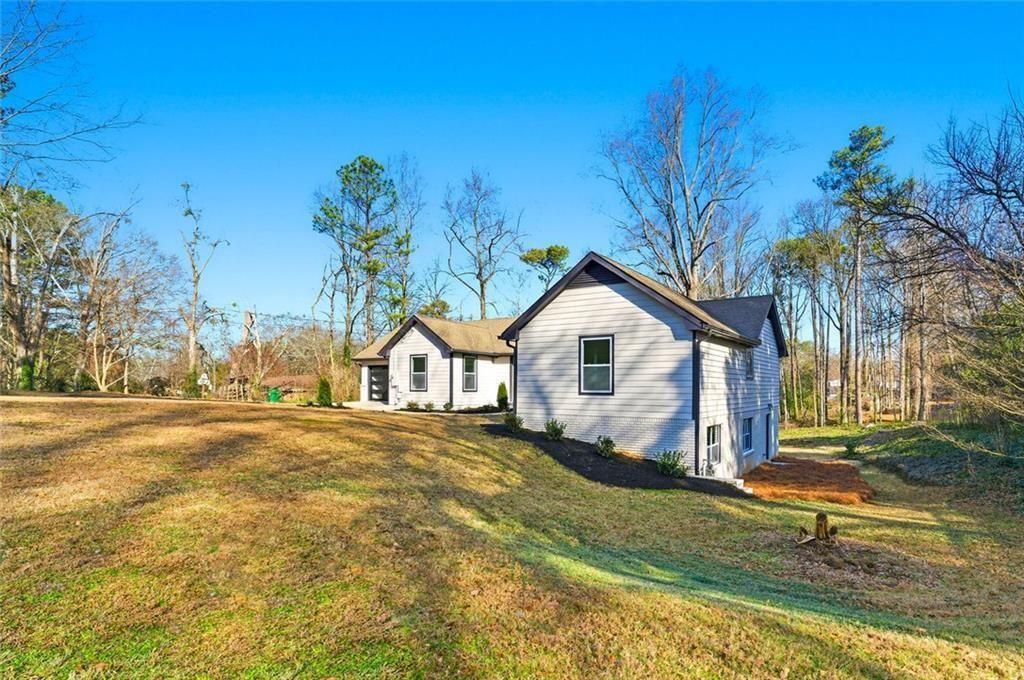 1715 Crestline Drive NE