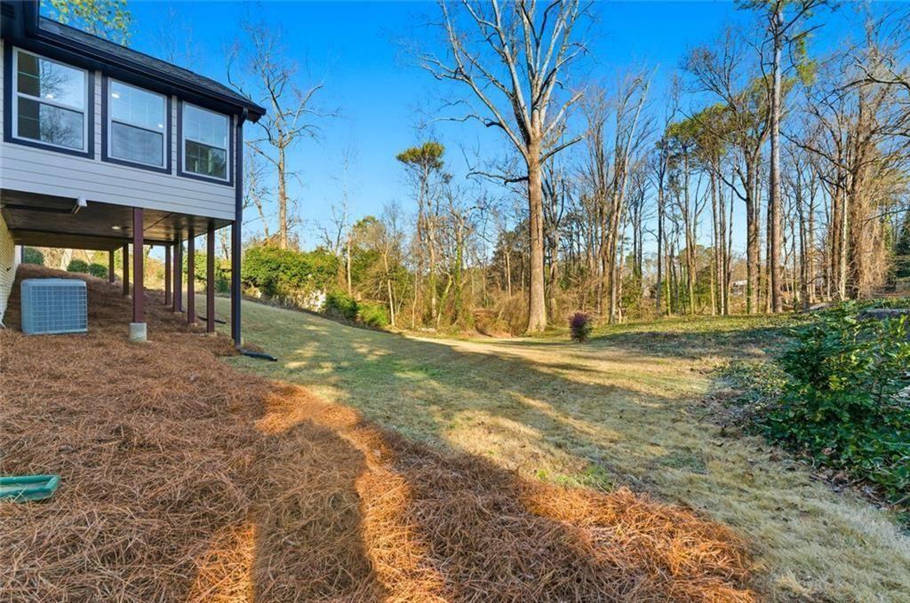 1715 Crestline Drive NE