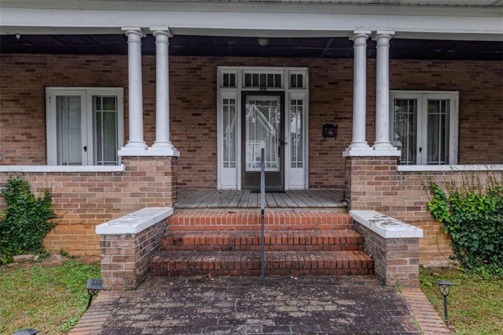 206 E 4th Street E