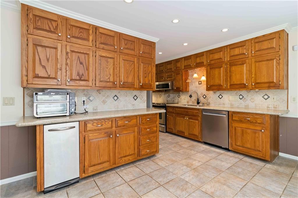 3541 CASTLEHILL Court
