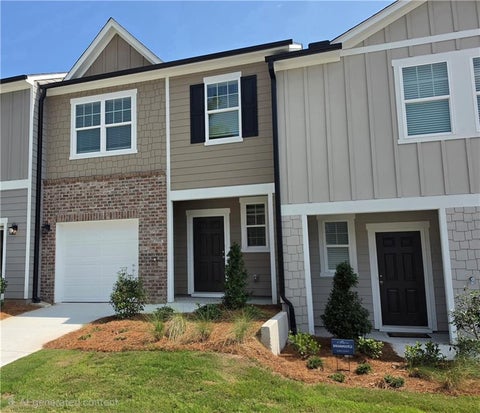 Townhouse For Sale - 1100 Lucienne Boulevard<br/> Barrow County, Auburn, GA 30011