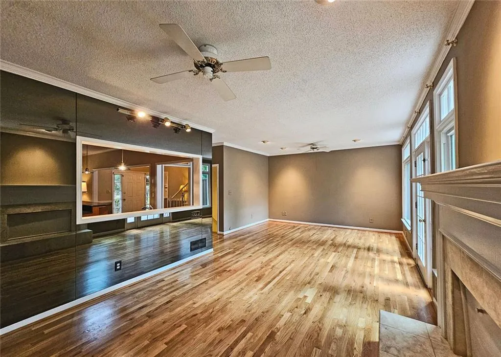 Roswell, Georgia 30075, United States, 3 Bedrooms Bedrooms, ,3 BathroomsBathrooms,Residential,Pending,192497