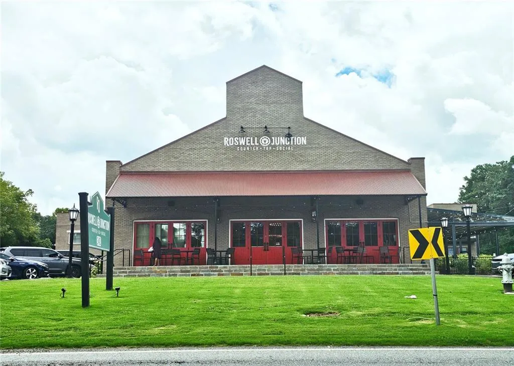 Roswell, Georgia 30075, United States, 3 Bedrooms Bedrooms, ,3 BathroomsBathrooms,Residential,Pending,192497