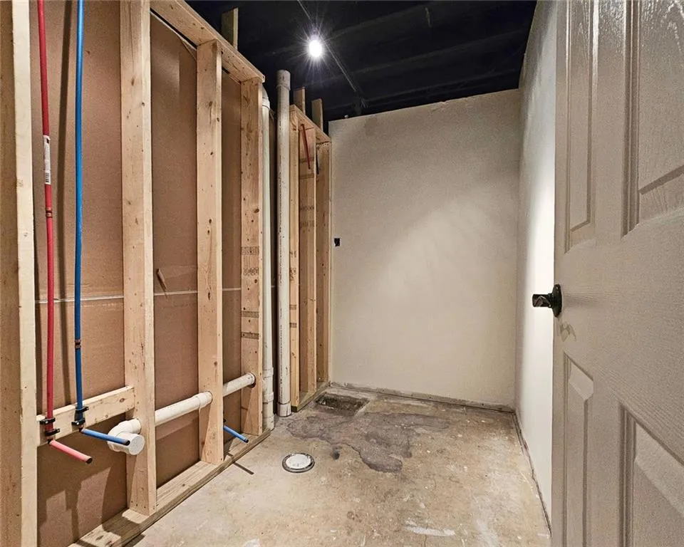 Roswell, Georgia 30075, United States, 3 Bedrooms Bedrooms, ,3 BathroomsBathrooms,Residential,Pending,192497