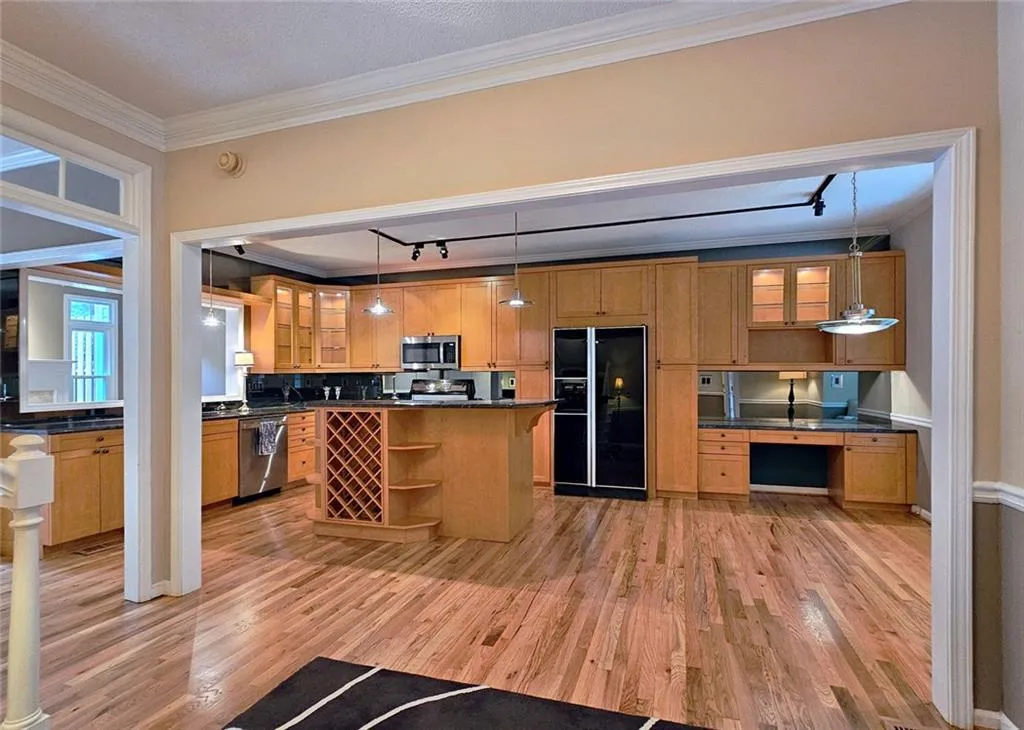 Roswell, Georgia 30075, United States, 3 Bedrooms Bedrooms, ,3 BathroomsBathrooms,Residential,Pending,192497