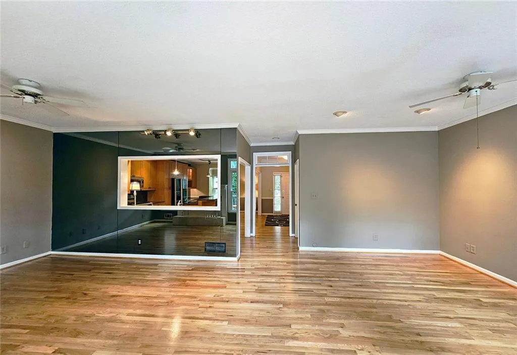 Roswell, Georgia 30075, United States, 3 Bedrooms Bedrooms, ,3 BathroomsBathrooms,Residential,Pending,192497