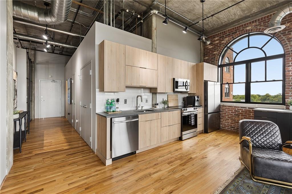 3235 Roswell Road NE 919