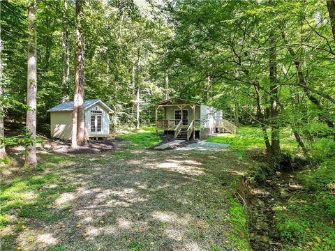 Homes For Sale - 414 Twin Mountain Lake Circle<br/> Talking Rock, GA 30175