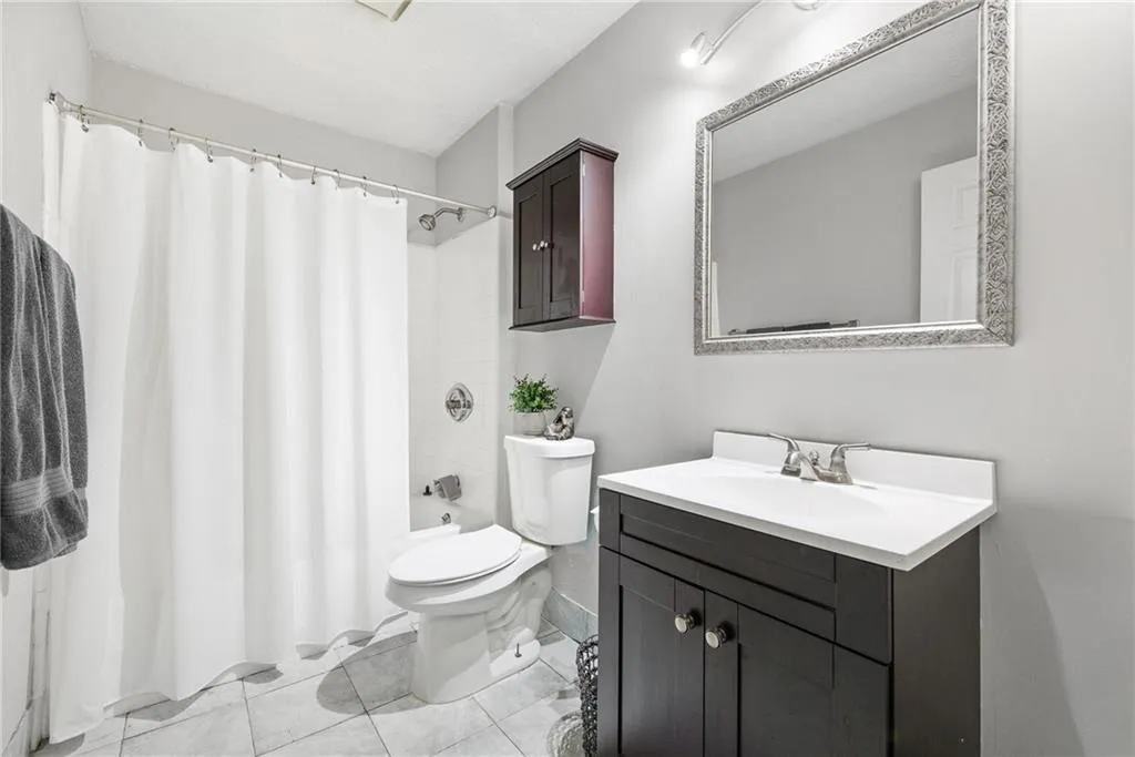 Atlanta, Georgia 30324, United States, 3 Bedrooms Bedrooms, ,2 BathroomsBathrooms,Residential,Active,96551