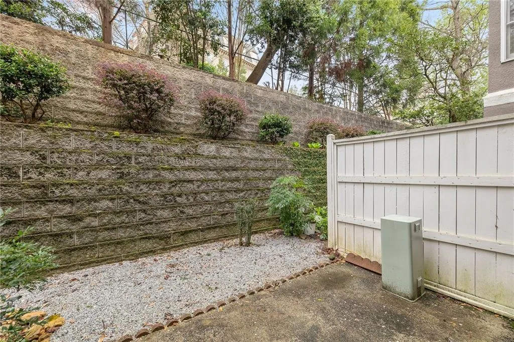 Atlanta, Georgia 30324, United States, 3 Bedrooms Bedrooms, ,2 BathroomsBathrooms,Residential,Active,96551