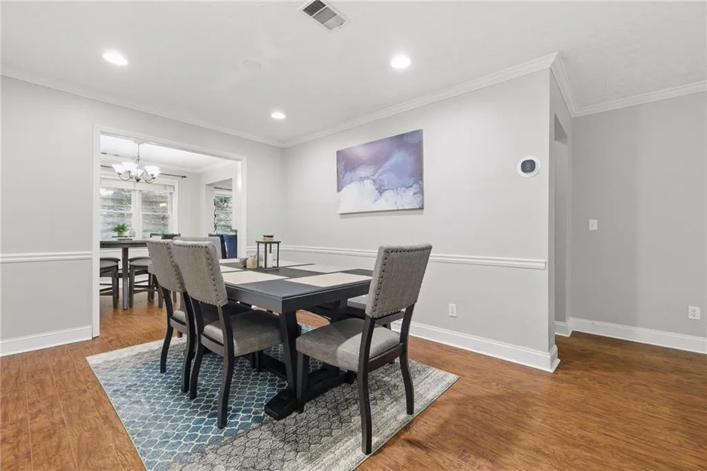 Atlanta, Georgia 30324, United States, 3 Bedrooms Bedrooms, ,2 BathroomsBathrooms,Residential,Active,96551