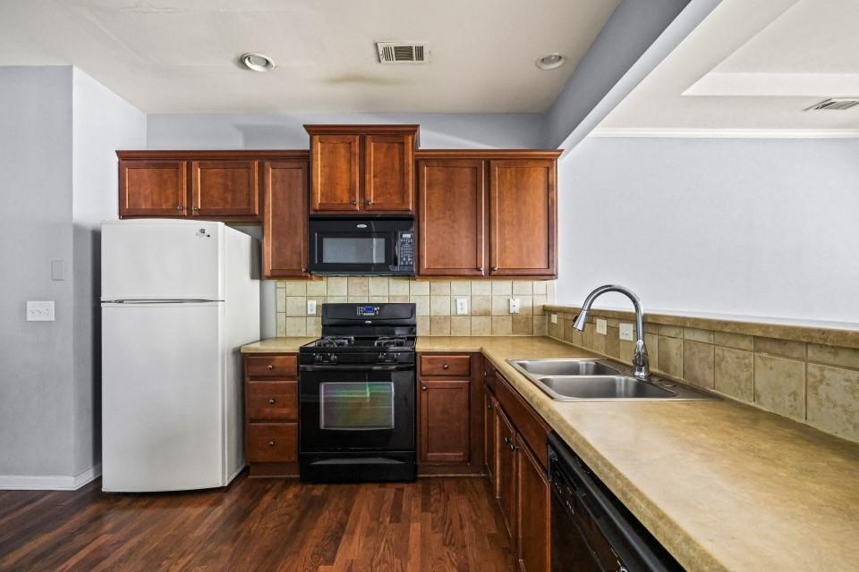 2892 Cross Creek Drive