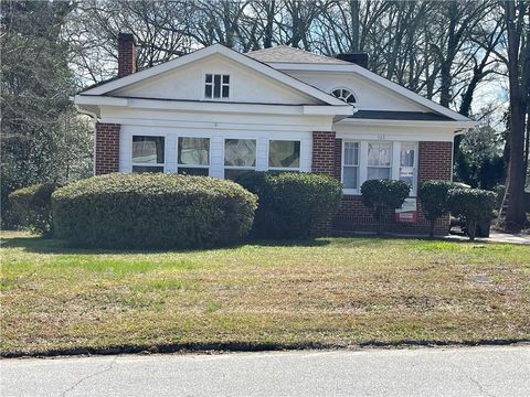 Homes For Sale - 105 Greene Street<br/> Fairburn, GA 30213