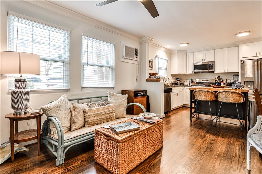 1042 Saint Charles Avenue NE 4