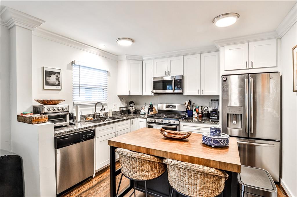 1042 Saint Charles Avenue NE 4