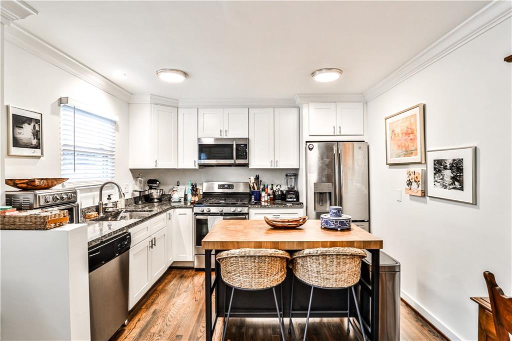 1042 Saint Charles Avenue NE 4